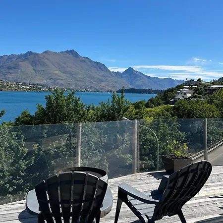Te Mana - Luxe Lake Apartment